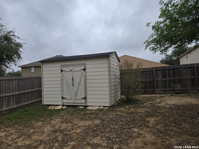 Image 4 of 39 For 5927 Onyx Way