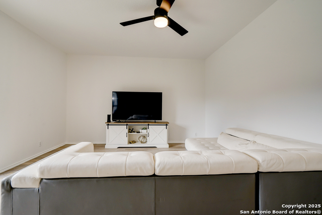 Image 22 of 33 For 21110 Foothill Pine