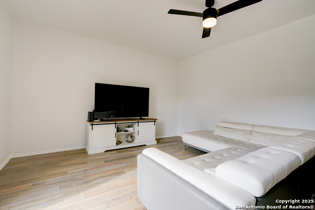 Image 23 of 33 For 21110 Foothill Pine