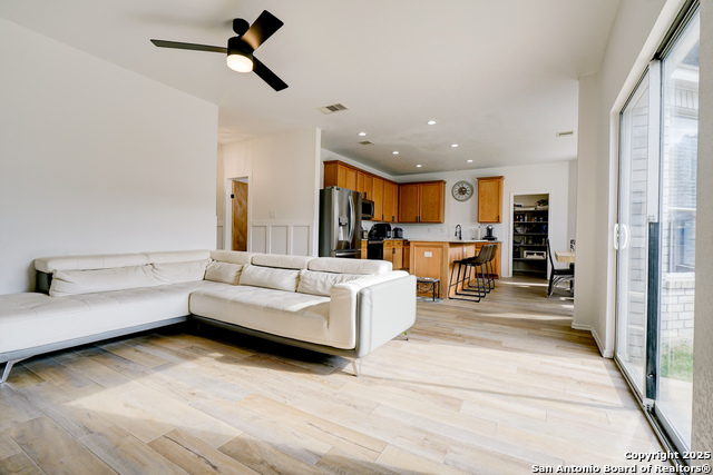 Image 24 of 33 For 21110 Foothill Pine