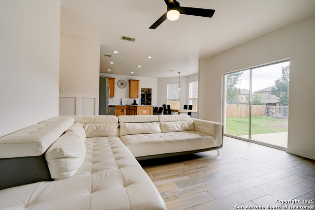 Image 25 of 33 For 21110 Foothill Pine