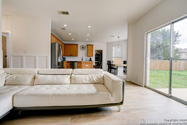 Image 26 of 33 For 21110 Foothill Pine