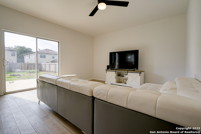 Image 27 of 33 For 21110 Foothill Pine