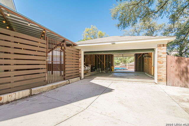 Image 32 of 42 For 10449 Trailway Oak