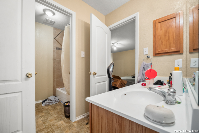 Image 33 of 39 For 4126 Bear Oak