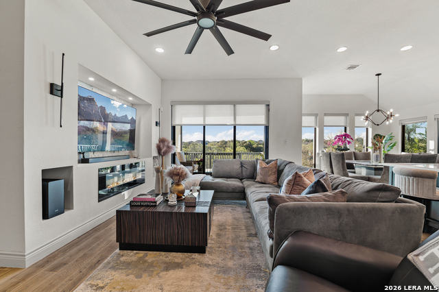 Image 21 of 50 For 14035 May Mist