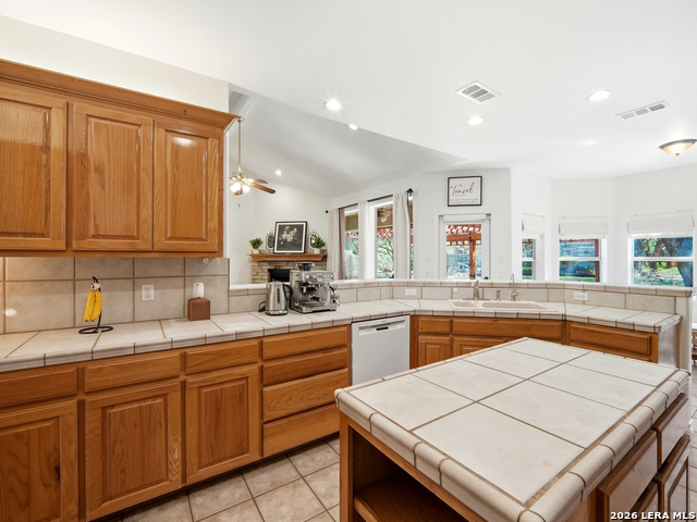 Image 16 of 51 For 121 Delaney Rae