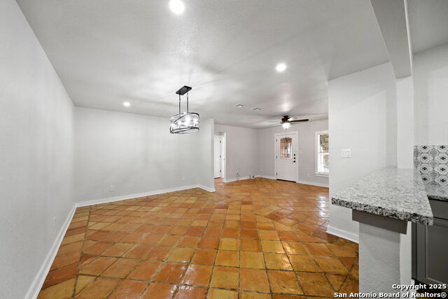 Image 10 of 24 For 1046 Hillcrest Dr