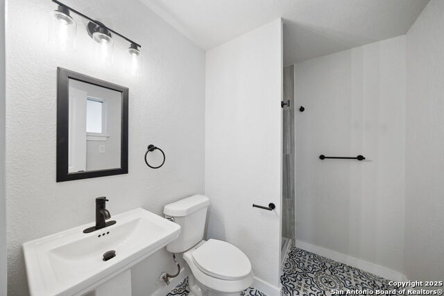 Image 16 of 24 For 1046 Hillcrest Dr