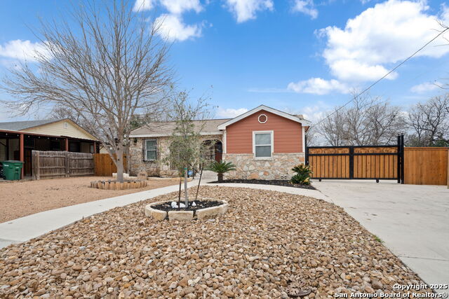 Image 2 of 24 For 1046 Hillcrest Dr