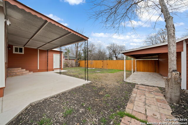 Image 21 of 24 For 1046 Hillcrest Dr