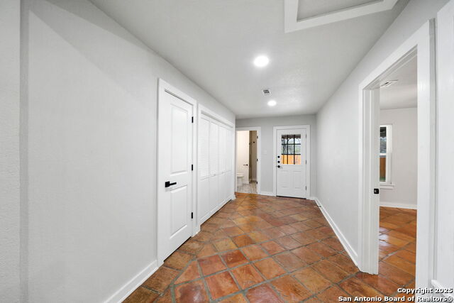 Image 3 of 24 For 1046 Hillcrest Dr