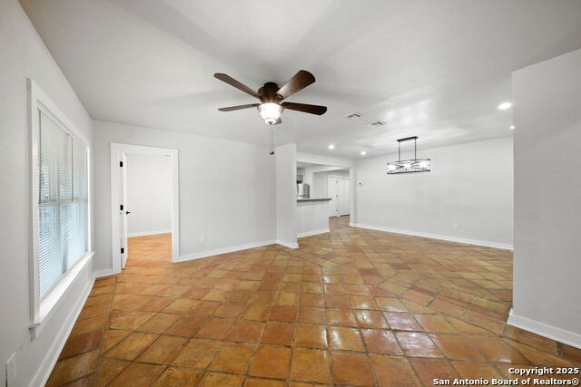 Image 5 of 24 For 1046 Hillcrest Dr