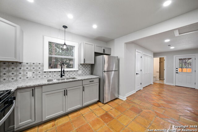 Image 8 of 24 For 1046 Hillcrest Dr