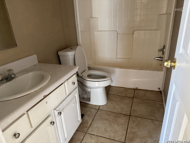 Image 17 of 26 For 195 Ashford  