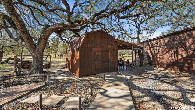 Image 14 of 86 For 828 Shady Grove