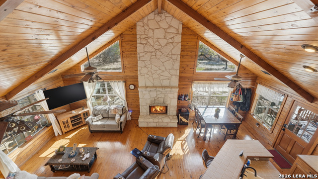 Image 17 of 86 For 828 Shady Grove