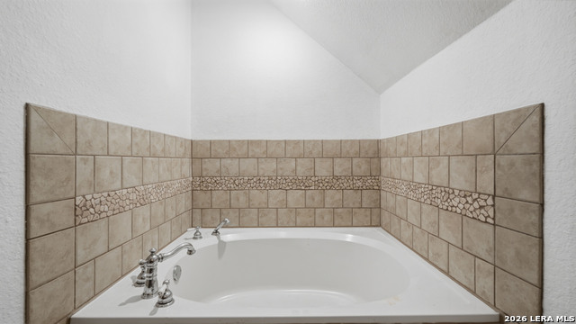 Image 19 of 86 For 828 Shady Grove