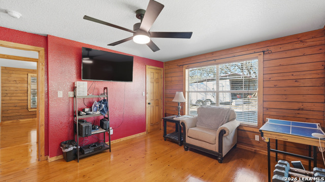 Image 22 of 86 For 828 Shady Grove