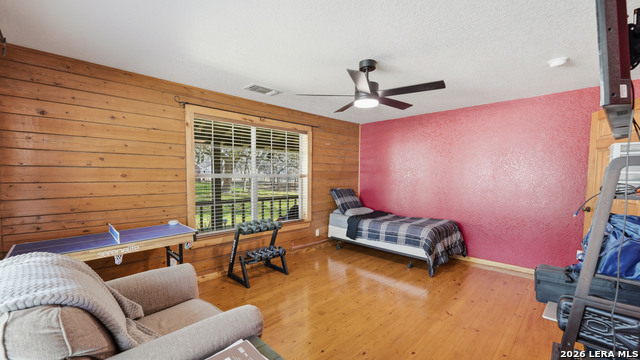 Image 23 of 86 For 828 Shady Grove