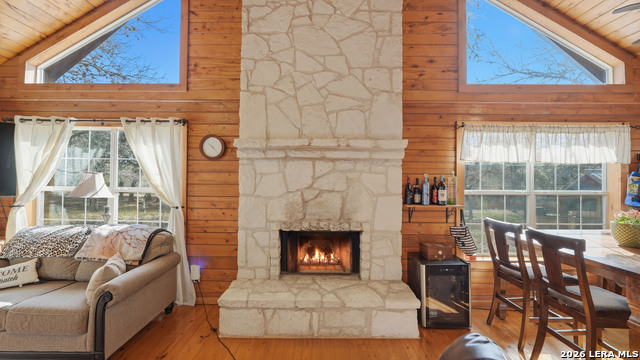 Image 25 of 86 For 828 Shady Grove