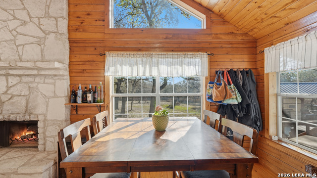 Image 27 of 86 For 828 Shady Grove