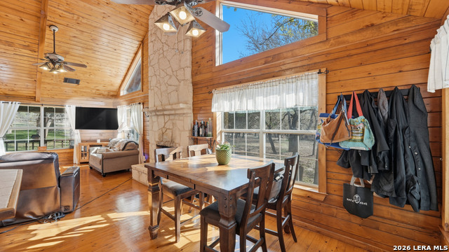 Image 28 of 86 For 828 Shady Grove