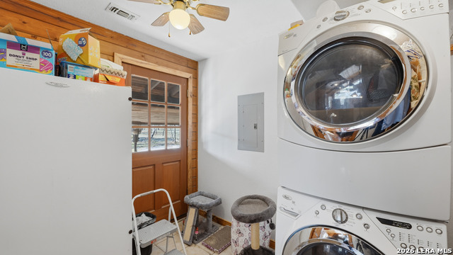 Image 32 of 86 For 828 Shady Grove