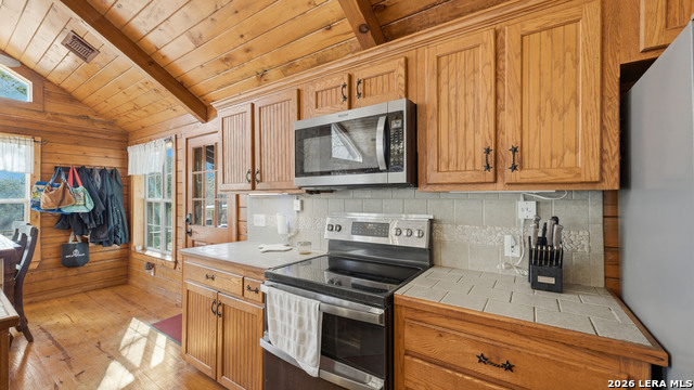 Image 33 of 86 For 828 Shady Grove