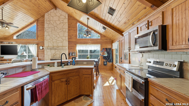 Image 34 of 86 For 828 Shady Grove