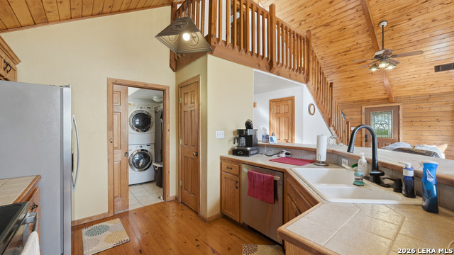 Image 35 of 86 For 828 Shady Grove