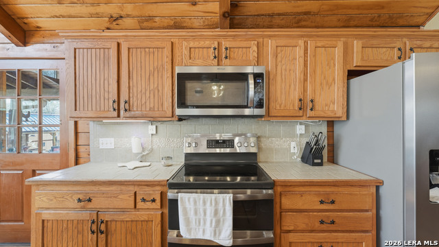 Image 36 of 86 For 828 Shady Grove