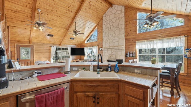 Image 37 of 86 For 828 Shady Grove