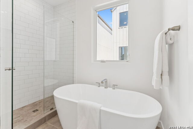 Listing photo id 8 for 562 Mcmonigal Pl.