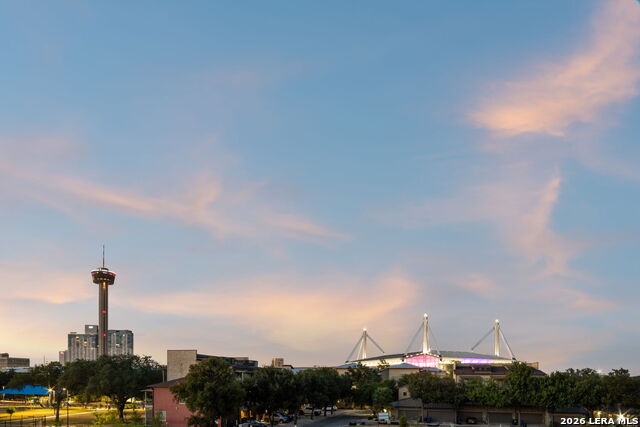 Listing photo id 0 for 562 Mcmonigal Pl.