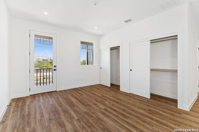 Listing photo id 5 for 562 Mcmonigal Pl.