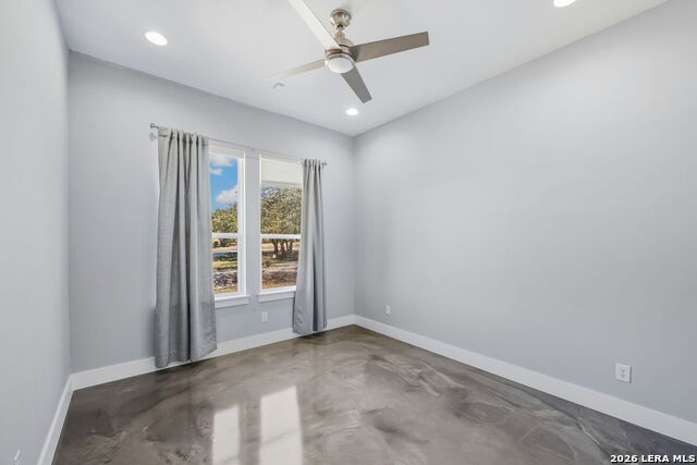 Image 25 of 48 For 223 Oak Shores