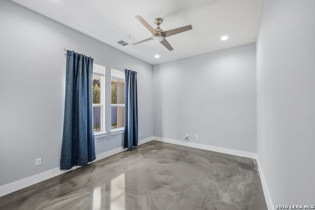 Image 26 of 48 For 223 Oak Shores