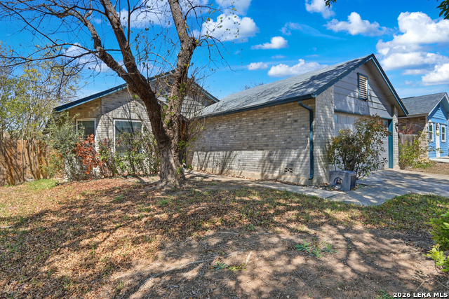 Image 25 of 33 For 5775 Larkdale Dr