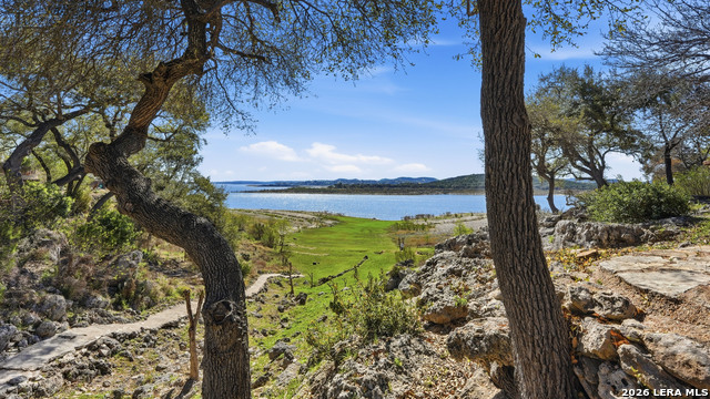 Image 13 of 33 For 956 Lakebreeze Dr