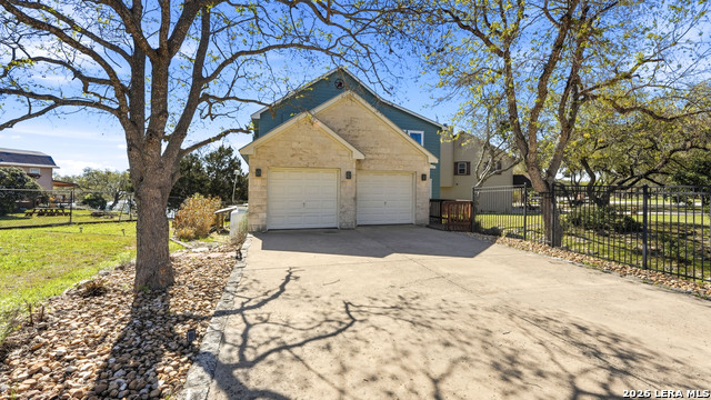 Image 2 of 33 For 956 Lakebreeze Dr