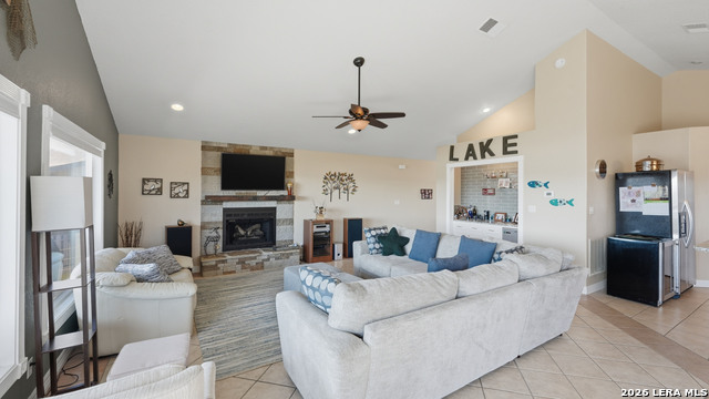 Image 25 of 33 For 956 Lakebreeze Dr