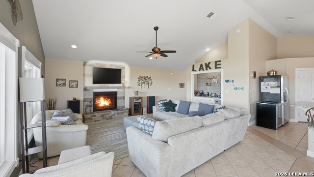 Image 26 of 33 For 956 Lakebreeze Dr