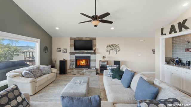 Image 28 of 33 For 956 Lakebreeze Dr