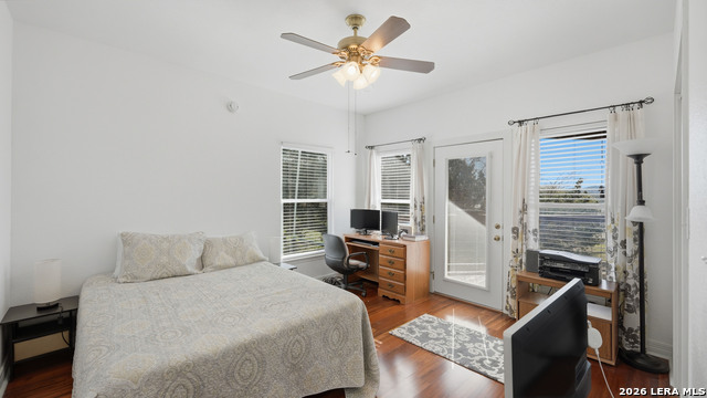 Image 8 of 33 For 956 Lakebreeze Dr