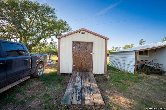 Image 32 of 52 For 1006 Buch Ln