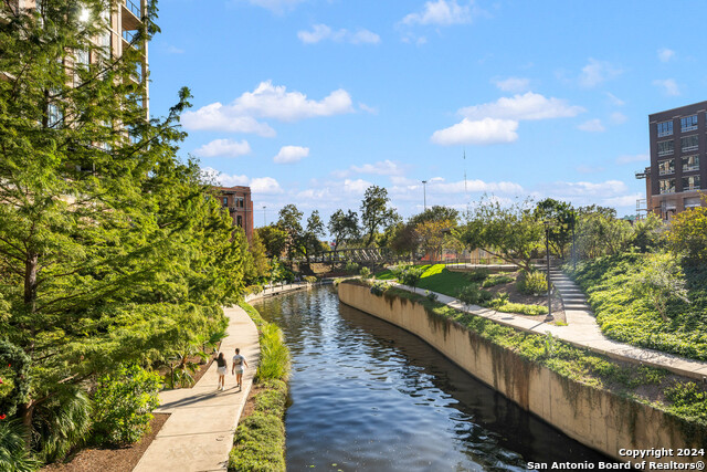 Image 32 of 36 For 719 Locust St E 2110