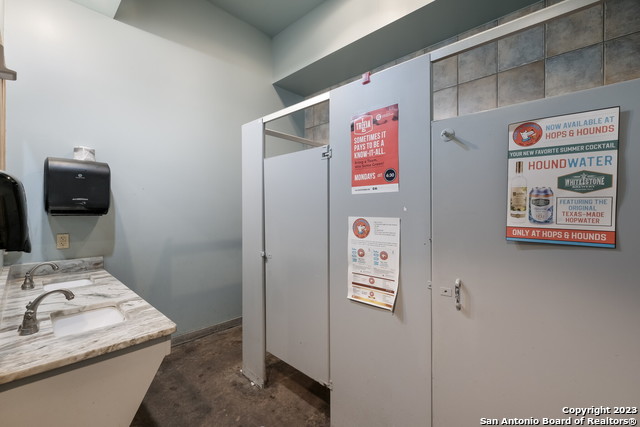 Image 38 of 41 For 13838 Jones Maltsberger