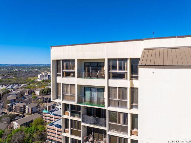 Image 27 of 49 For 7701 Wurzbach  2302