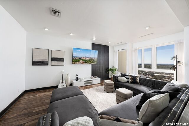 Image 3 of 49 For 7701 Wurzbach  2302